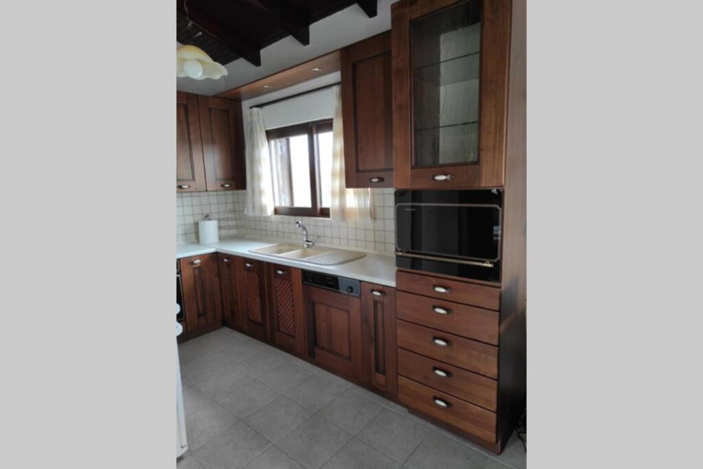 Artemis Penthouse 10 Minute From National Airport Villa Buitenkant foto