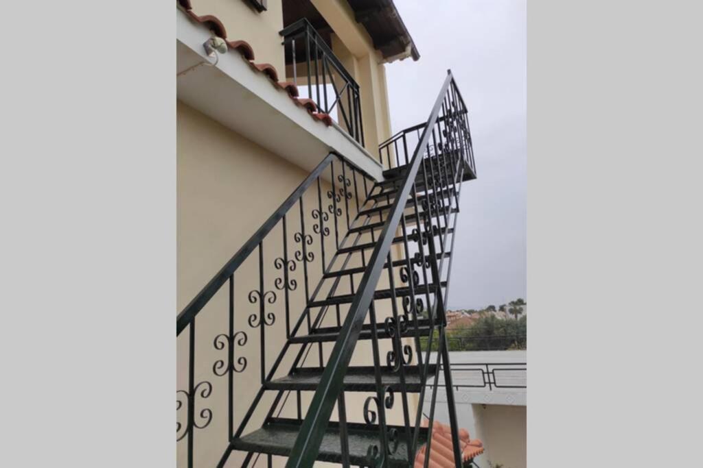 Artemis Penthouse 10 Minute From National Airport Villa Buitenkant foto