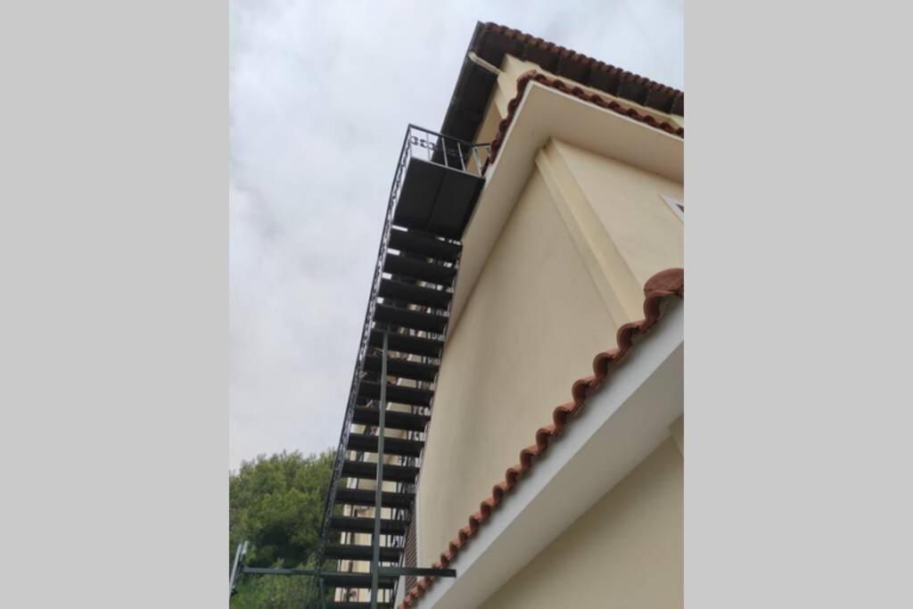 Artemis Penthouse 10 Minute From National Airport Villa Buitenkant foto